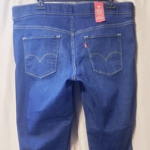 Plus size womens Levi's Skinny Leggings. SIZE 18W